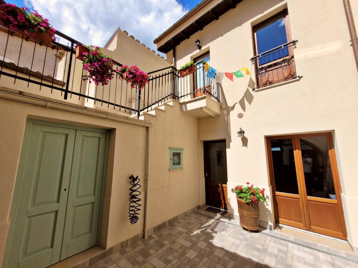 Il Bivacco Del Duomo Bed and Breakfast LʼAquila Exteriör bild